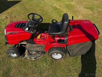 Traktor na sekání trávy