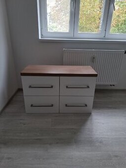 Masivní skříňka - 1