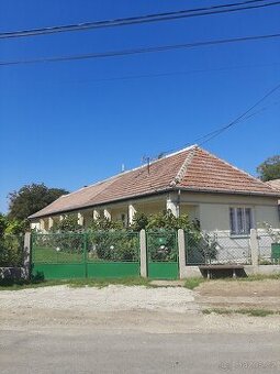 Dům se zahradou a sadem na černozemi, Ináncs, Maďarsko