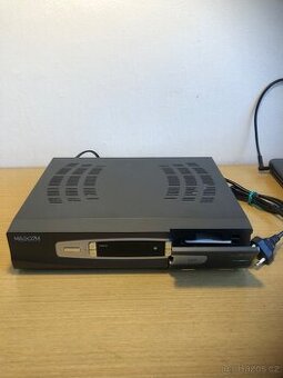 Satelitní přijimač s antenou