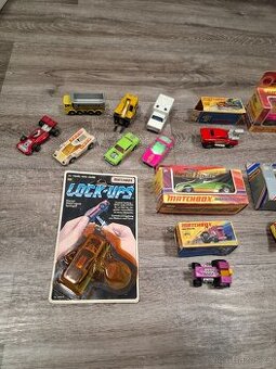 Stará autíčka Matchbox a jiné značky