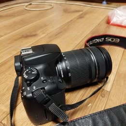 Digitální zrcadlovka Canon EOS 1000D + Objektiv Canon EF-S 1