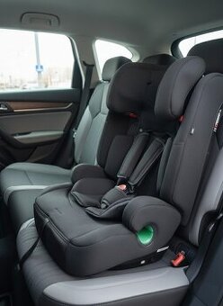 Nová dětská autosedačka s isofixem  pro děti s výškou od 76