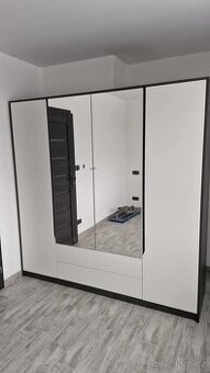 Šatní skříň NOVA