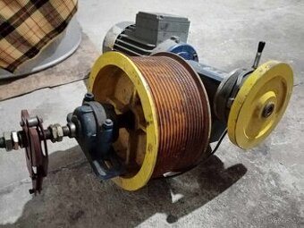 Elektromotor s převodovkou