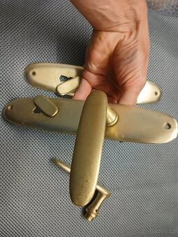 Staré mosazné dveřní kování, 6 párů