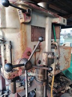 Sloupová vrtačka TOS VS 32 B