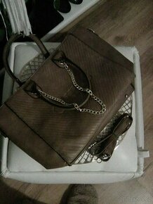 Nová značková kabelka v barvě camel, spousta přihrádek,