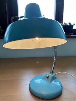 Starožitná stolní retro kovová lampa bleděmodré barvy
