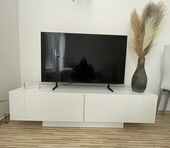 Designová bílá TV sestava Matera (150 cm) – VELMI DOBRÝ STAV