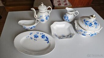 Torzo starého porcelánového jídelního servisu