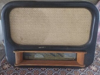 retro radio Tesla