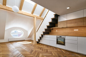 Luxusní mezonetové 4+kk s terasou po rekonstrukci ve Vršovic