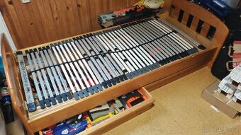 Dřevěná postel se šuplíky 90x200