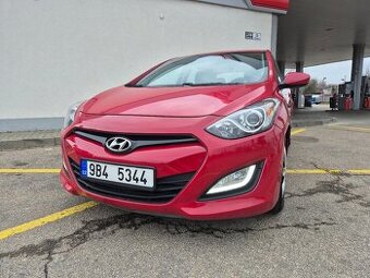 Hyundai i30, 1.6 benzín 88kw,vyhř.volant,2.majitel,r.v.2013