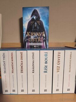Skleněný trůn box 1-7 +Krvavé ostří - Sarah J. Maas