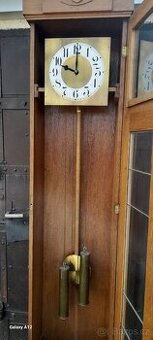Prodám podlahové hodiny starožitné mechanicke