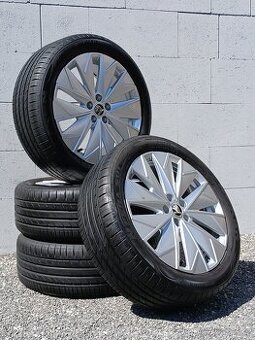 Pěkná letní alu kola Škoda Scala 205/50/17 vzorek 7mm