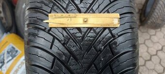 Celoroční pneu 195/60R15 Vredestein
