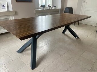 Designový jídelní stůl 240x100cm a 8 židli