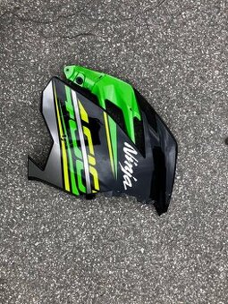 Originální boční hlavní kryt Kawasaki Ninja 400
