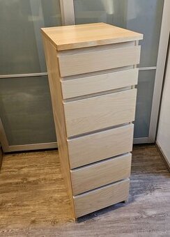 PRODÁM VYSOKOU KOMODU IKEA MALM SE ZRCADLEM - DÝHA BŘÍZA