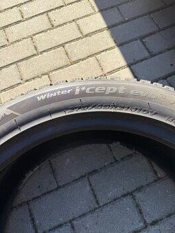 315/40R21