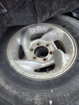 Sada kol na terenni auto