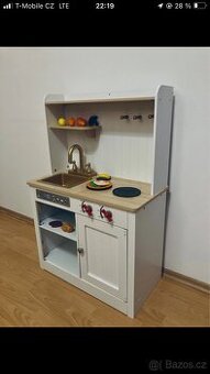 Dětská kuchyňka s jídlem