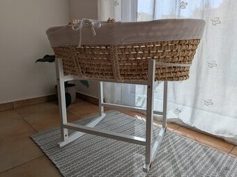 Mojžišův košík s houpacím podvozkem