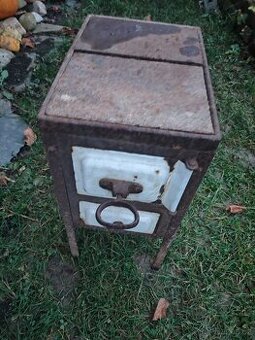 Stará kovová kamna