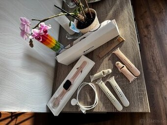 Hodinky Apple Watch SE 44mm - rosegold