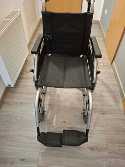 Mechanický invalidní vozík