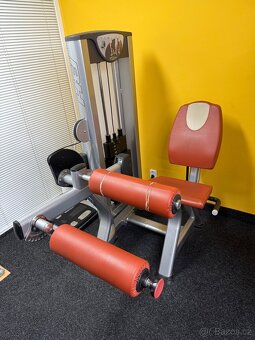 Stroj zakopávání vsedě