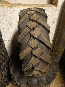 Nové pneu na unc, nakladač, vlek