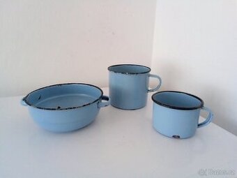 Staré, smaltované, modré nádobí