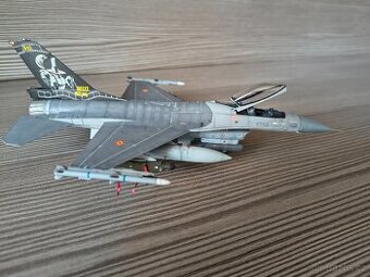 Model F-16 1/72
