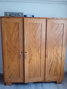 Retro skříně z masivu