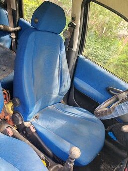 Fiat Punto 2(5-ti dveř.) - řidičova sedačka