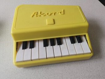 Staré dětské plastové pianko,klavírek akord