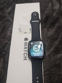 Apple Watch SE druhé generace 44mm