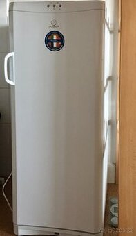 Starsi suplikovy mrazak Indesit A+