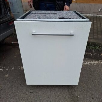 Myčka na nádobí 60 cm
