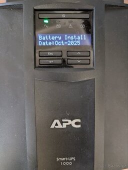 Záložní zdroj APC Smart-UPS 1000 (úplně nový aku) - 1