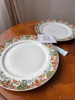Dva dezertní talíře značky Rosenthal s květinovým motivem