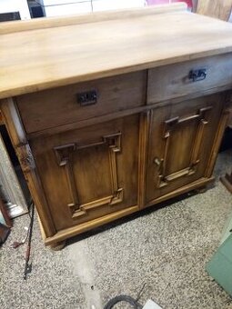 Starožitná selská skříňka