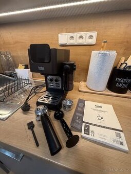 Pákový kávovar Beko CEP5464DX - 1