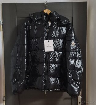 Moncler bunda lesklá