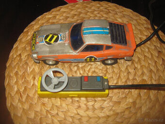 Prodám staré autíčko z roku 1977 na dálkové ovládání.