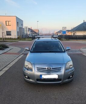 Toyota Avensis 2.2D Top Stav